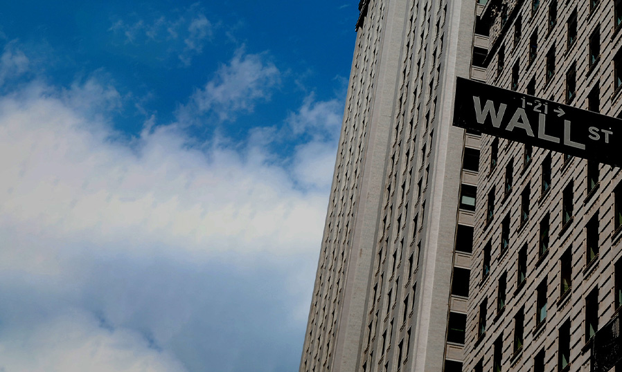 The S&P 500® Closes Above 7,000_1st GLOBAL